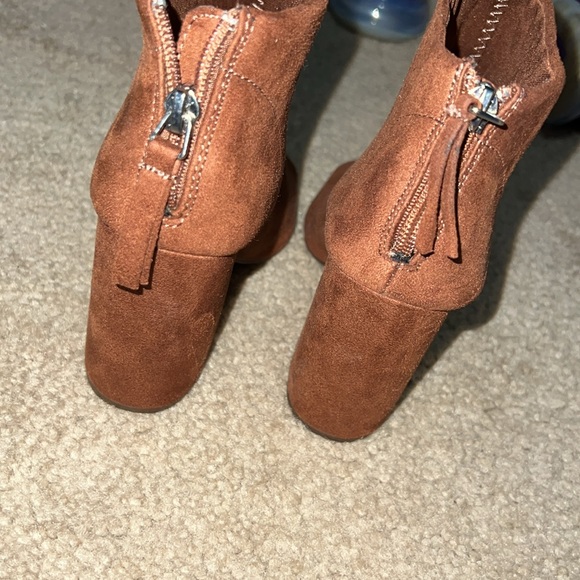 Cognac Booties 🤎 - Picture 3 of 9